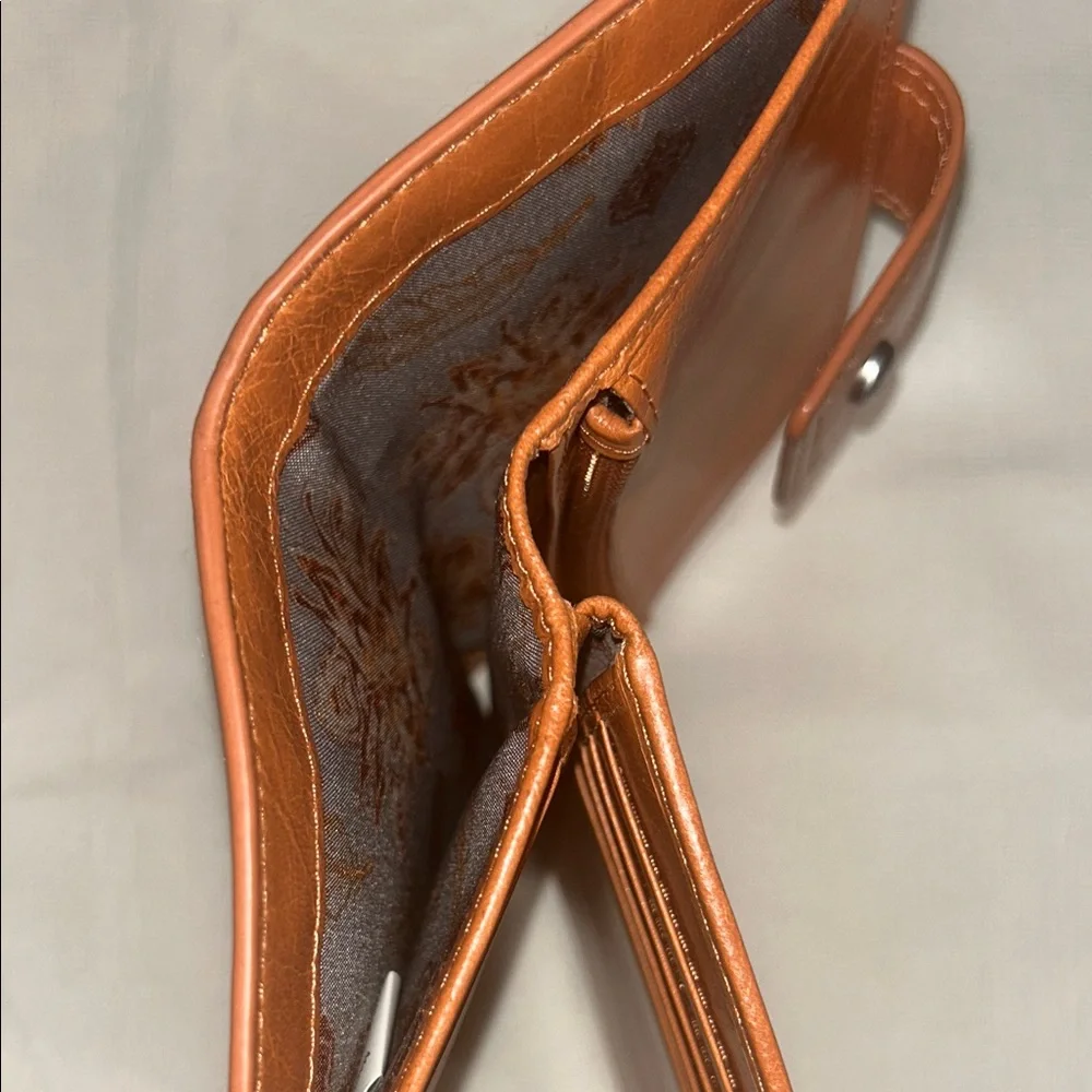 HOBO Tan Leather Wallet a lot of card slots - Picture 6 of 6